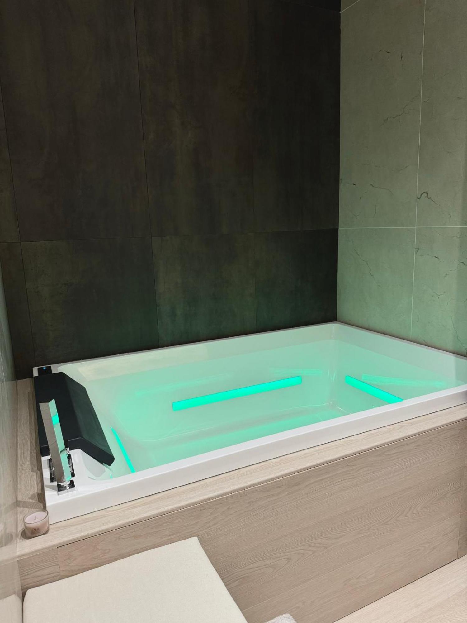 18Zero2 Luxury Rooms Bari Exterior foto